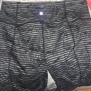 Lululemon classic work out crop/short size 10